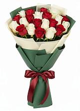 Букет Микс из красных и белых роз в Орловке
