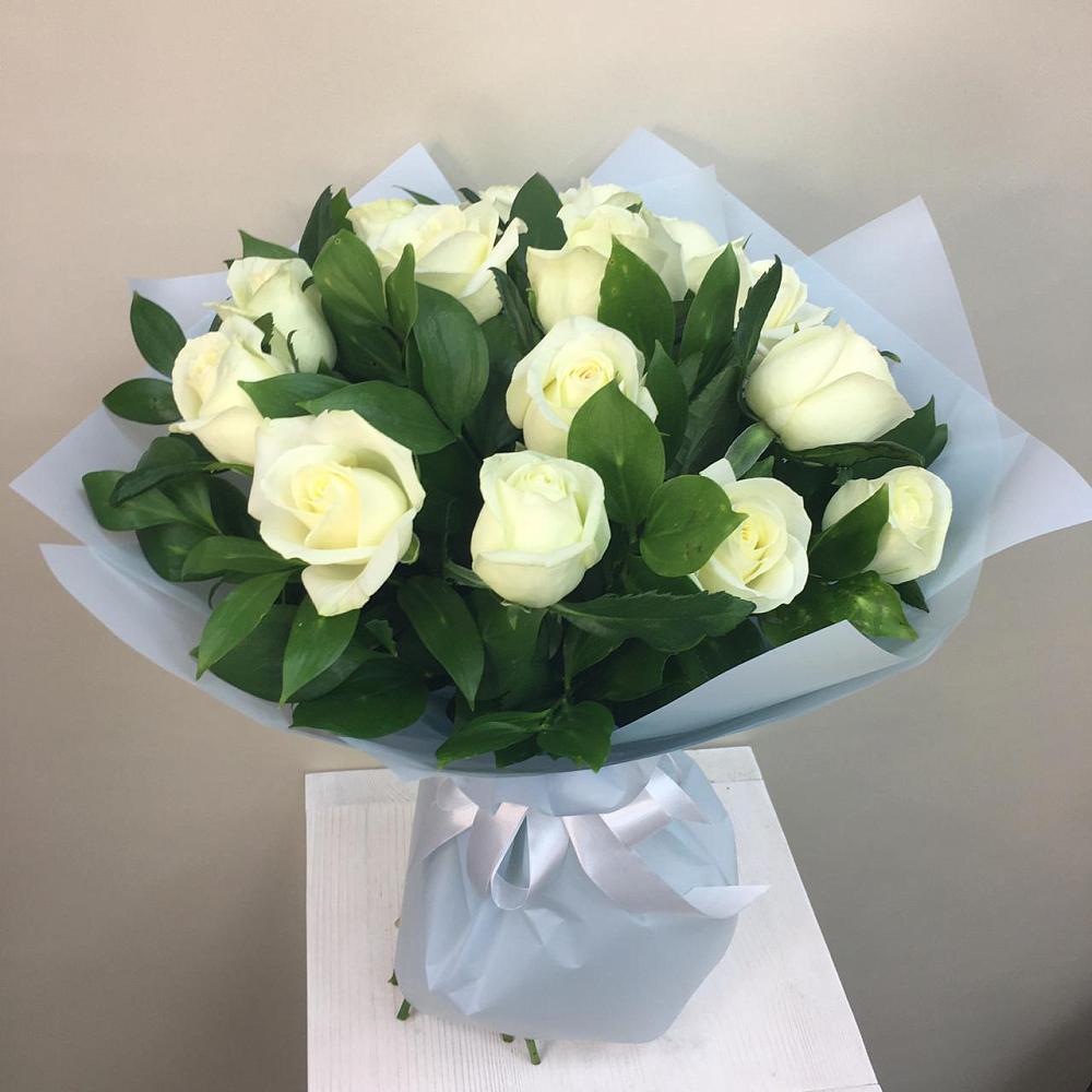 Букет 15 Белых роз Проуд в Орловке