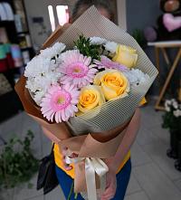 Букет цветов из:  Герберы, Розы и Хризантемы в Орловке