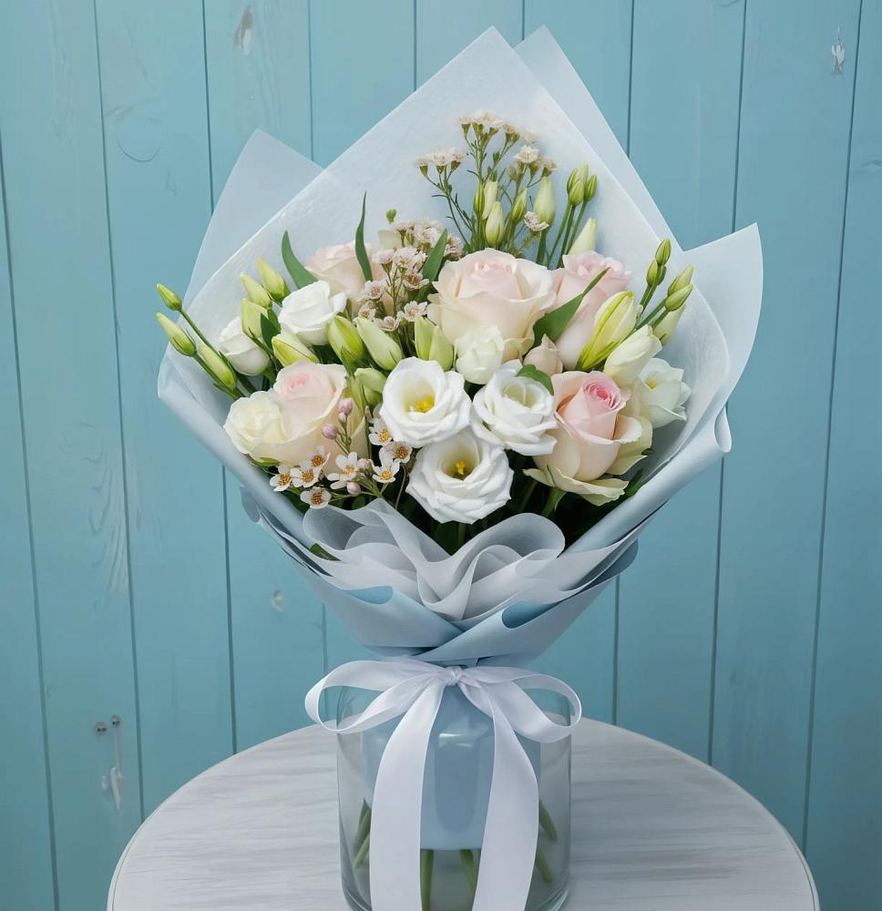 Букет цветов из: Розы и Лизиантусы в Орловке