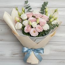 Букет цветов из:  Лизиантусы в Орловке