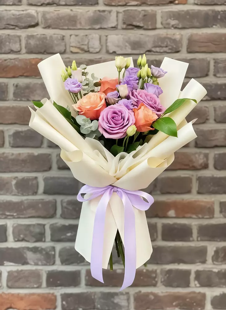 Букет цветов из: Лизиантусы и Розы в Орловке