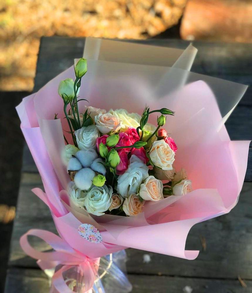 Букет цветов из: Розы и Лизиантусы в Орловке