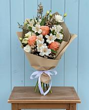 Букет цветов из:  Альстромерии, Лизиантусы, Розы и Хризантемы в Орловке