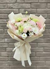 Букет цветов из:  Гвоздики, Розы, Лизиантусы и Хризантемы в Орловке