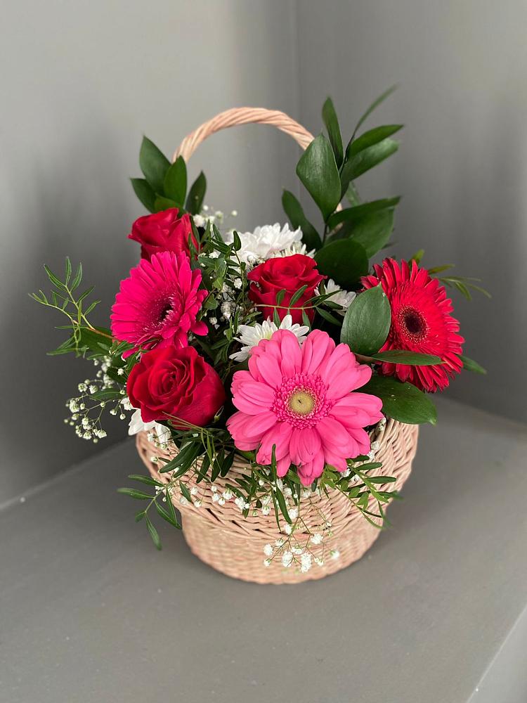 Цветочная композиция из Розы, Хризантемы и Герберы в корзине в Орловке